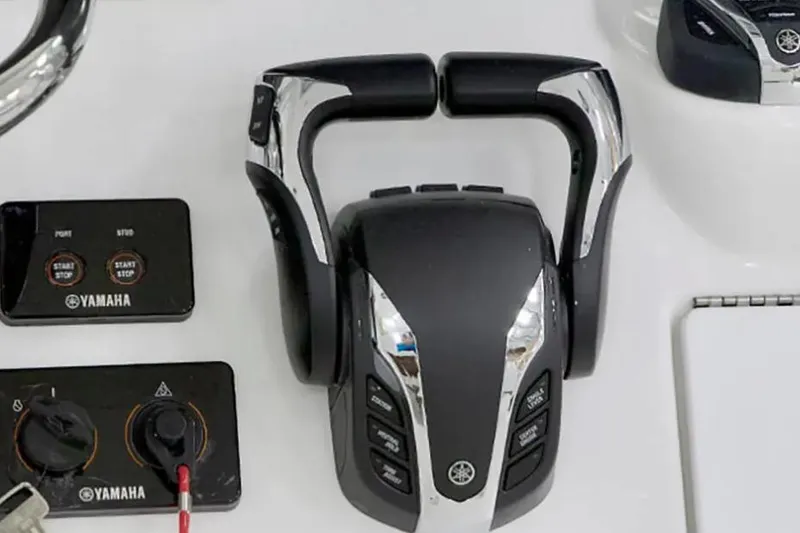 Slide: The Image of Yamaha controls on Regulator 30XO 2026 boat dashboard, featuring dual throttle levers. - 5