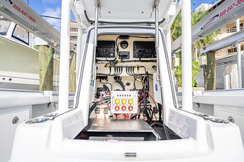 Slide: The Image of 2021 Yellowfin 26 Hybrid boat electrical system and wiring setup. - 20