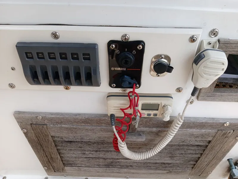 Slide: The Image of Mako 20 Center Console 1973 - 11