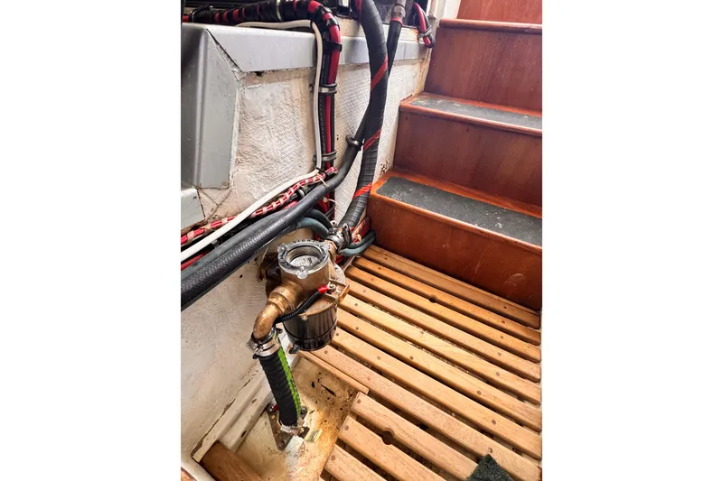 Slide: The Image of Interior of a 2000 Grand Banks East Bay 49 yacht. - 52