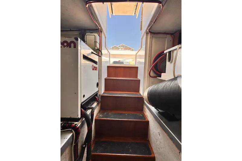 Slide: The Image of Interior of 2000 Grand Banks East Bay 49 yacht. - 42