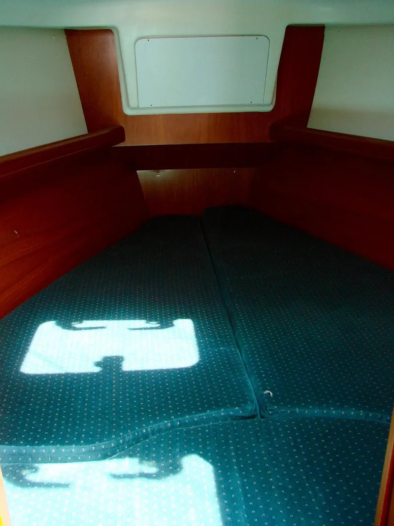 Slide: The Image of Interior of a 2001 Beneteau 331 yacht with green bedding. - 20