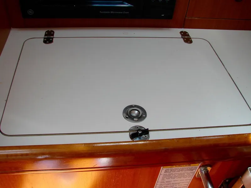 Slide: The Image of Microwave in Beneteau 331 yacht, year 2001. - 26