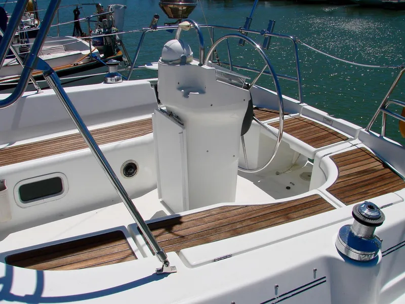 Slide: The Image of 2001 Beneteau 331 sailboat docked in marina. - 3