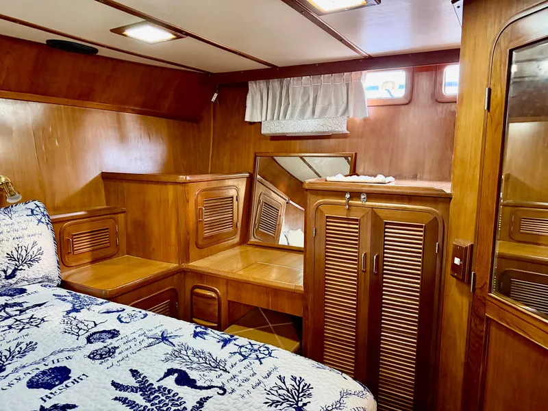 Slide: The Image of Angel Twin Trawler 43 Sundeck 1988 - 10