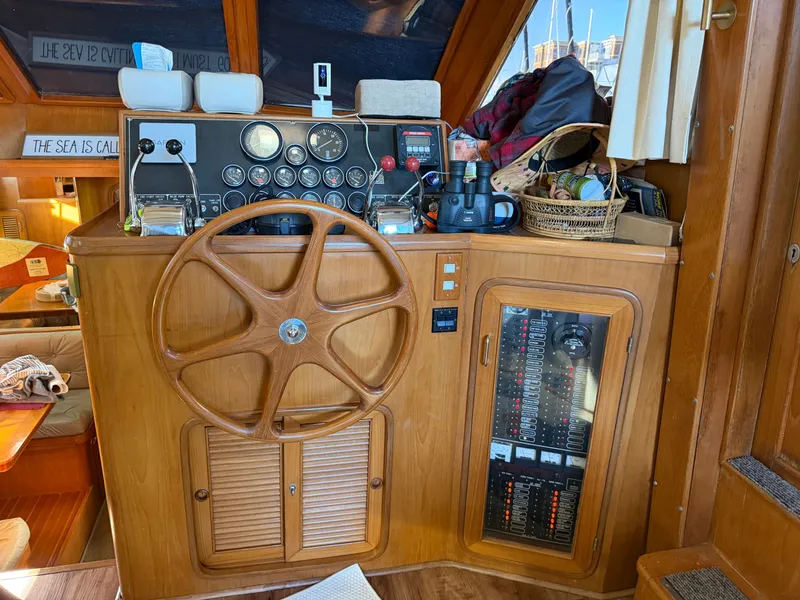 Slide: The Image of Angel Twin Trawler 43 Sundeck 1988 - 17