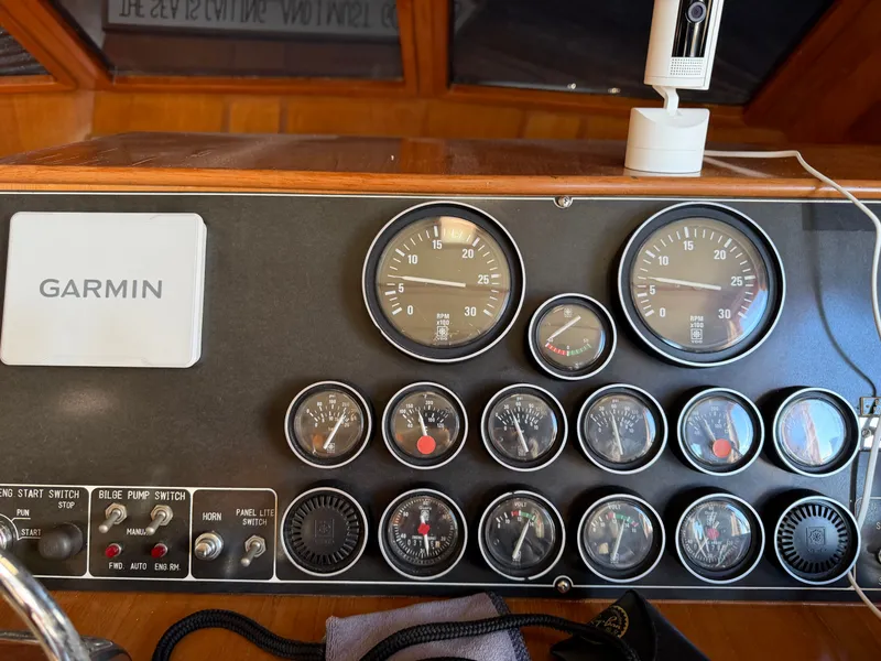 Slide: The Image of Angel Twin Trawler 43 Sundeck 1988 - 18