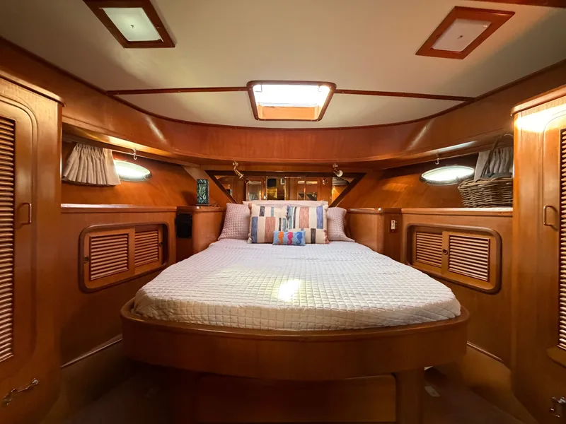 Slide: The Image of Angel Twin Trawler 43 Sundeck 1988 - 26