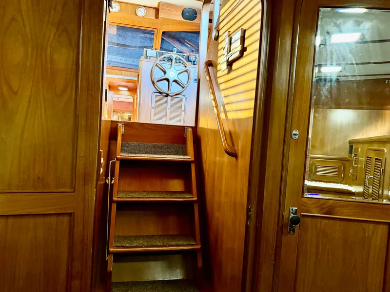 Slide: The Image of Angel Twin Trawler 43 Sundeck 1988 - 4