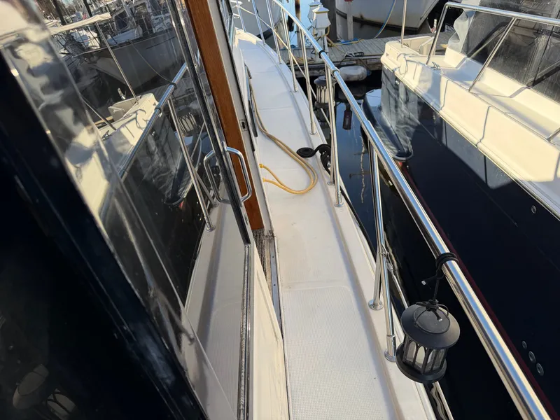 Slide: The Image of Angel Twin Trawler 43 Sundeck 1988 - 49