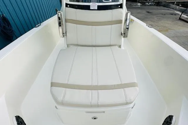 Slide: The Image of 2025 Boston Whaler 250 Dauntless boat with white cushioned seating. - 18