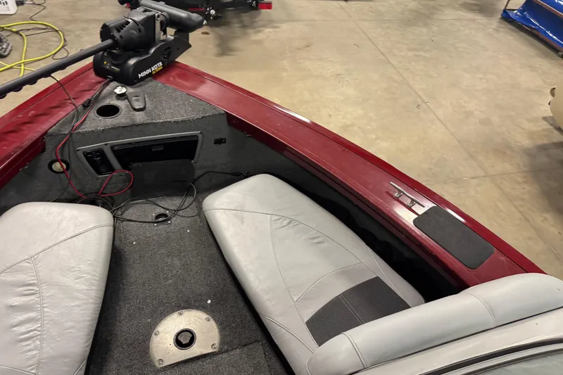 Slide: The Image of 2014 Tracker Targa V-18 Combo boat interior with Minn Kota trolling motor. - 15