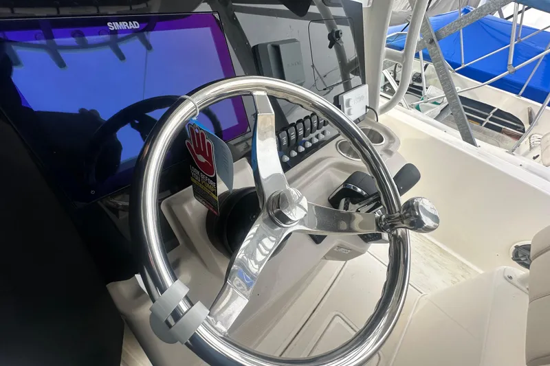 Slide: The Image of Boston Whaler 220 Dauntless 2025 helm with Simrad display. - 12