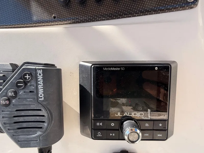 Slide: The Image of Pioneer 222 Sportfish 2019 - 15