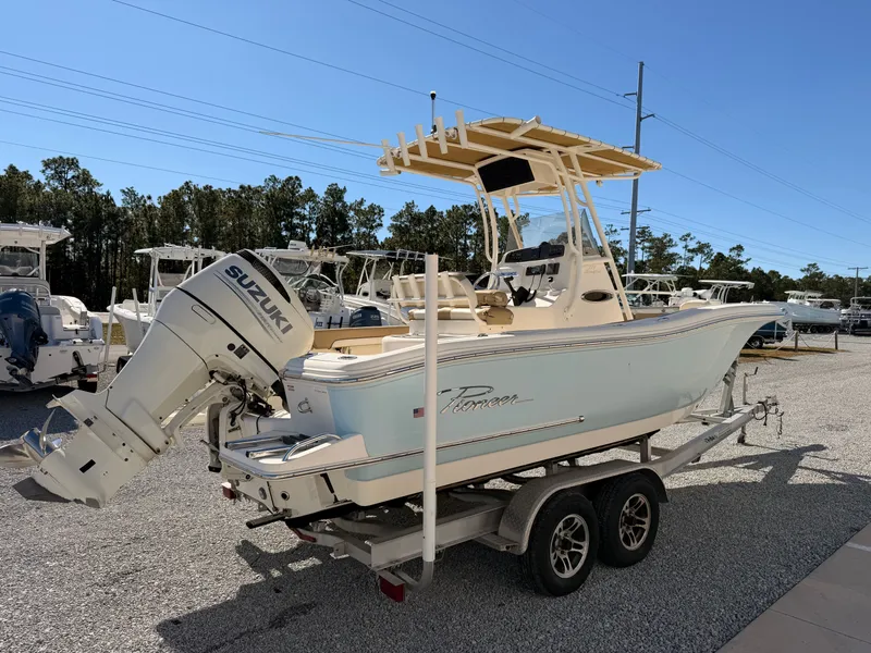 Slide: The Image of Pioneer 222 Sportfish 2019 - 4