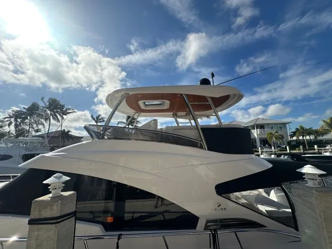 Slide: The Image of 2023 Belize 54 Daybridge - Image 5 - 5