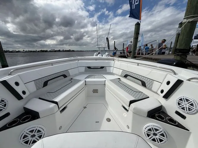 Slide: The Image of 2023 Blackfin 332 Cc - Image 21 - 21