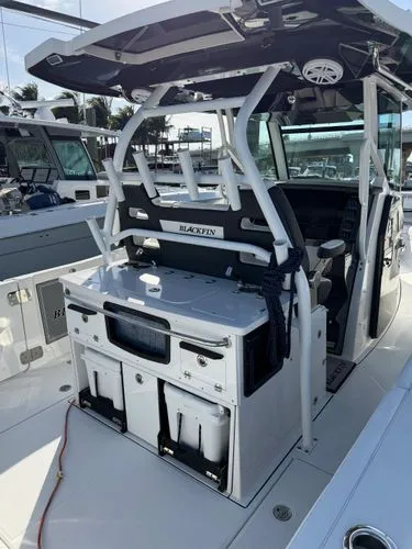 Slide: The Image of 2023 Blackfin 332 Cc - Image 5 - 5