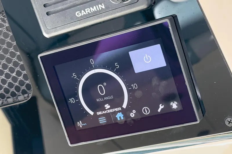 Slide: The Image of Seakeeper control display on 2023 Scout 530 LXF boat, showing roll angle. - 62