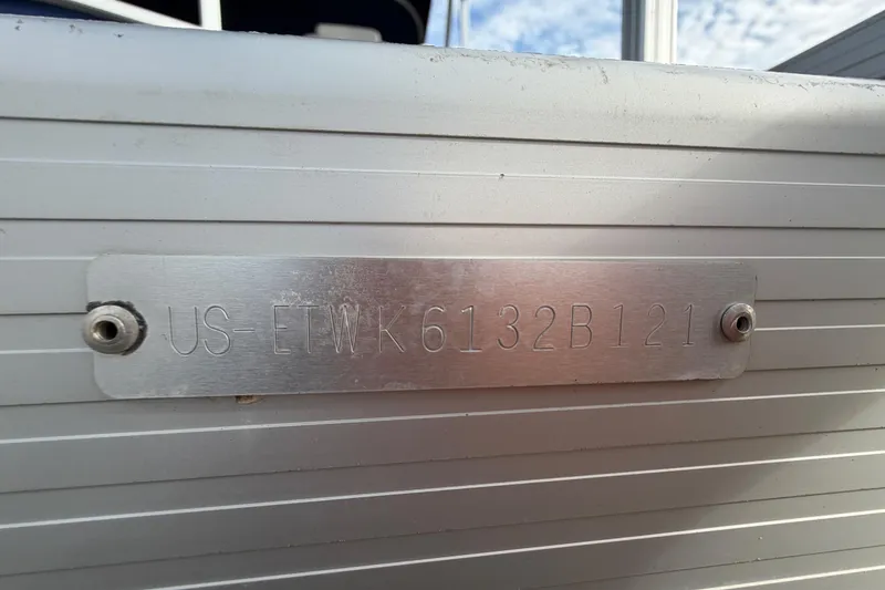 Slide: The Image of Close-up of Yamaha F90LB engine on 2021 Bennington 20 SV boat. - 54