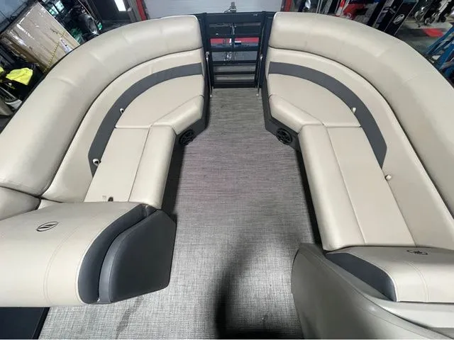 Slide: The Image of Flagship E20LS 2026 - 18