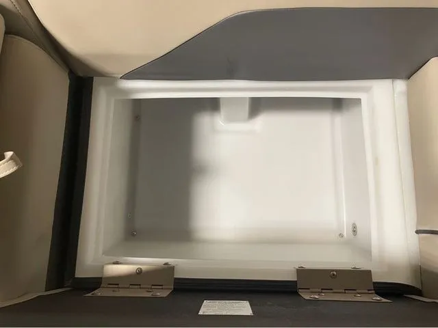 Slide: The Image of Flagship E20LS 2026 - 20