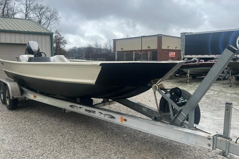 The Image of 2001 SeaArk 2272 MV boat on trailer, parked outdoors on gravel. - 0