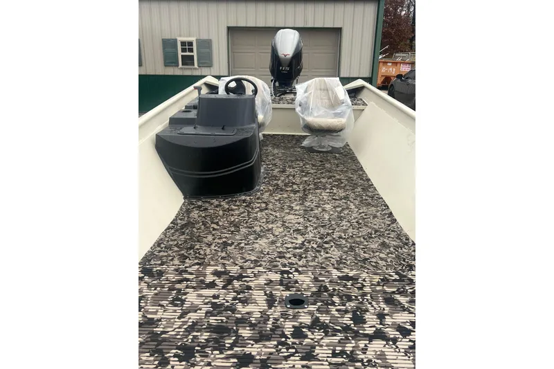 Slide: The Image of 2001 SeaArk 2272 MV boat with camouflage flooring and covered seats. - 4