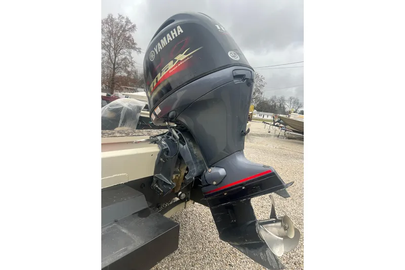 Slide: The Image of Engine operating hours by RPM for 2001 SeaArk 2272 MV boat. - 9