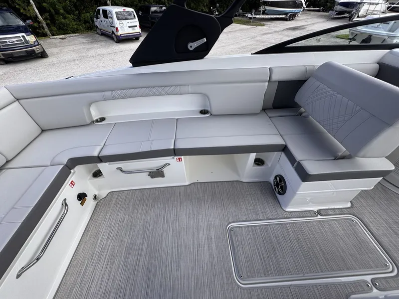 Slide: The Image of Sea Ray SDX 290 Outboard 2026 - 11