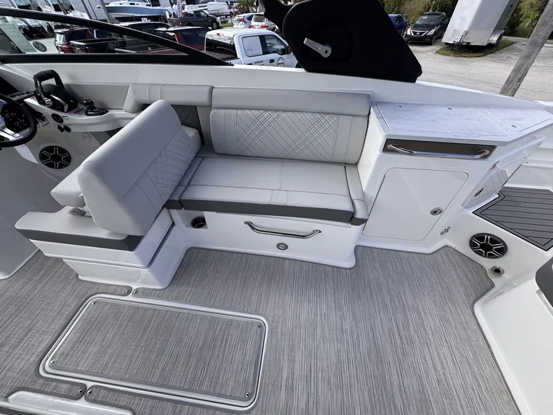 Slide: The Image of Sea Ray SDX 290 Outboard 2026 - 12