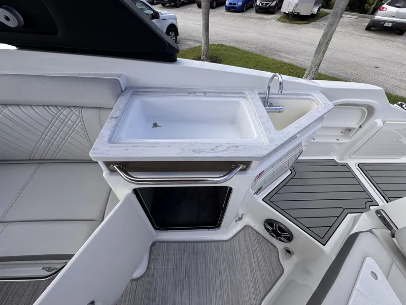 Slide: The Image of Sea Ray SDX 290 Outboard 2026 - 13