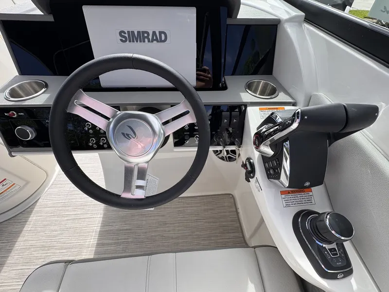 Slide: The Image of Sea Ray SDX 290 Outboard 2026 - 18