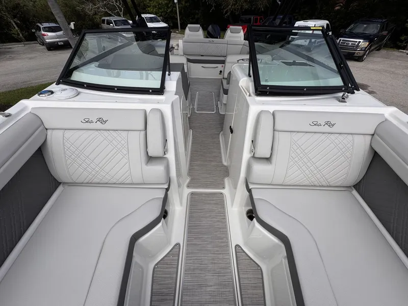 Slide: The Image of Sea Ray SDX 290 Outboard 2026 - 20