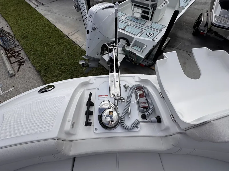 Slide: The Image of Sea Ray SDX 290 Outboard 2026 - 21