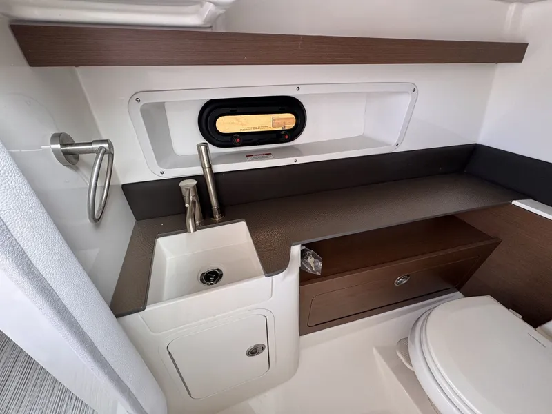 Slide: The Image of Sea Ray SDX 290 Outboard 2026 - 23