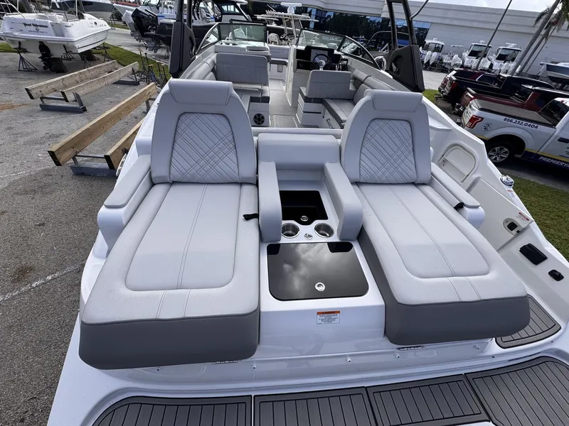 Slide: The Image of Sea Ray SDX 290 Outboard 2026 - 9