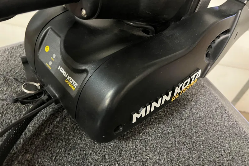 Slide: The Image of Minn Kota Ulterra motor on 2023 Lund 2175 Pro-V boat. - 22