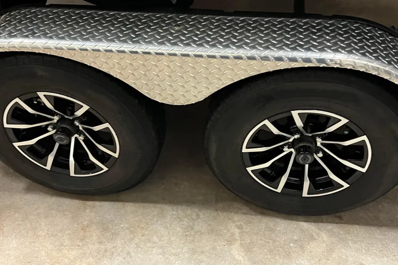 Slide: The Image of Dual wheels with black alloy rims on 2023 Lund 2175 Pro-V trailer. - 57