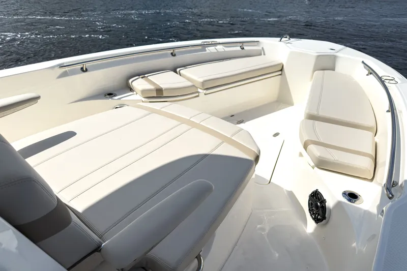 Slide: The Image of Boston Whaler 280 Dauntless 2026 - 13