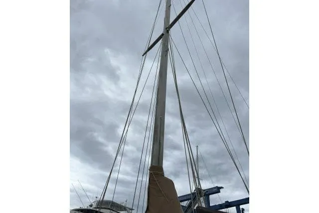 Slide: The Image of 1977 Alajuela A38 sailboat mast against cloudy sky. - 33