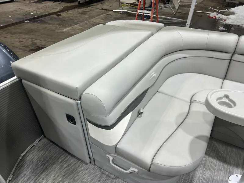 Slide: The Image of Bennington 21 SLCP Pontoon 2023 - 27