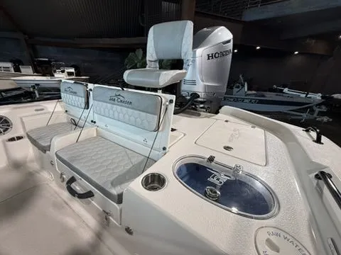 Slide: The Image of Tracker Grizzly 1756T Marsh 2026 - 3