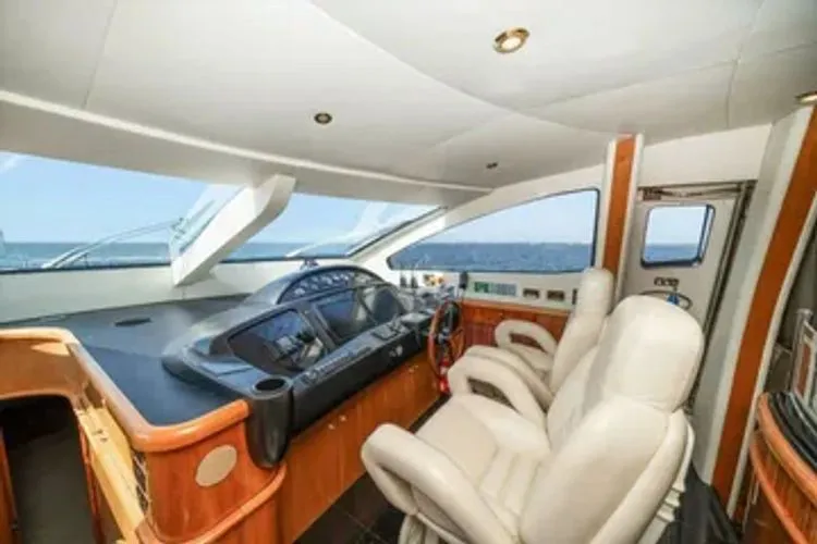Slide: The Image of 2005 Sunseeker 82 Yacht - Image 20 - 20