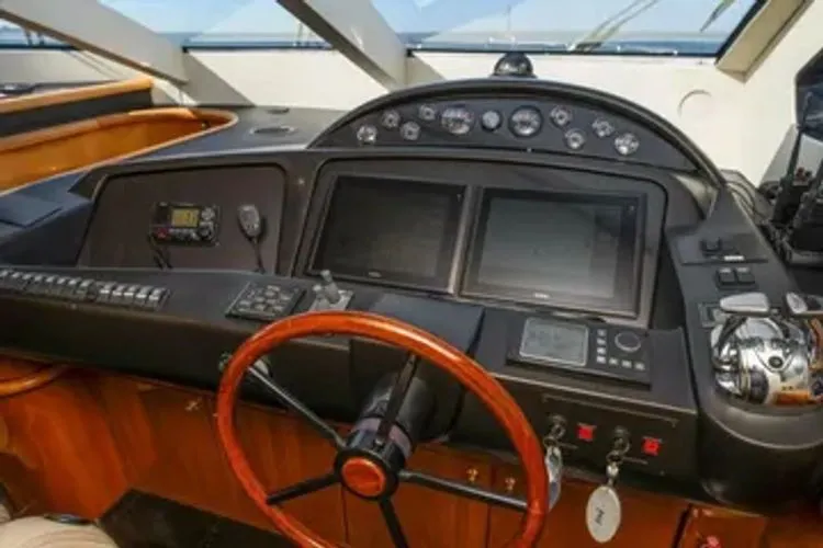 Slide: The Image of 2005 Sunseeker 82 Yacht - Image 22 - 22