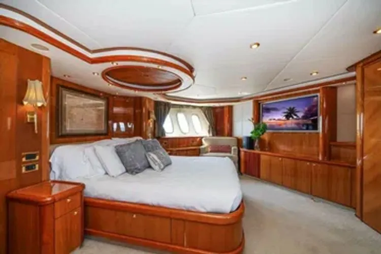 Slide: The Image of 2005 Sunseeker 82 Yacht - Image 23 - 23