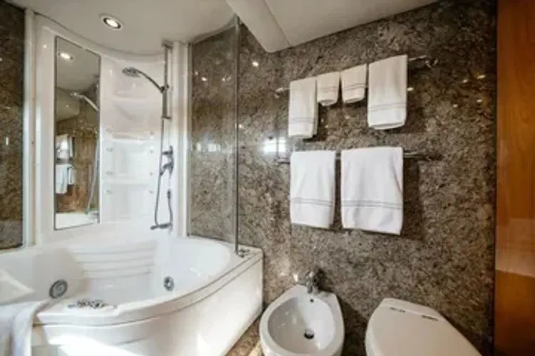 Slide: The Image of 2005 Sunseeker 82 Yacht - Image 26 - 26