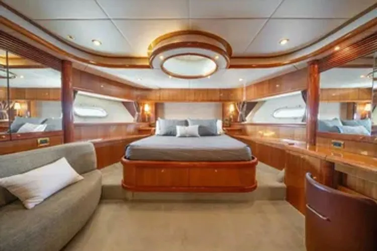Slide: The Image of 2005 Sunseeker 82 Yacht - Image 28 - 28