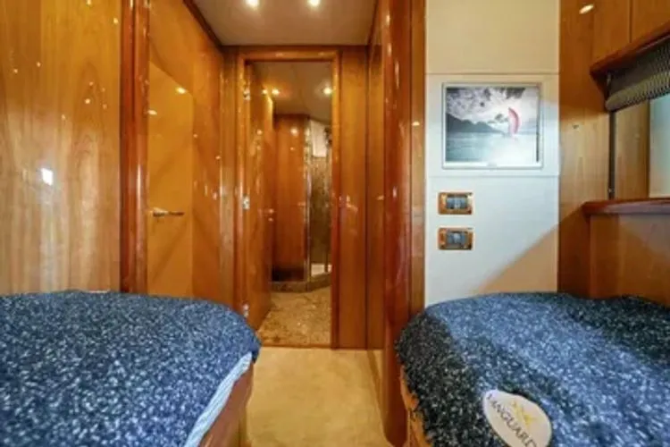 Slide: The Image of 2005 Sunseeker 82 Yacht - Image 34 - 34