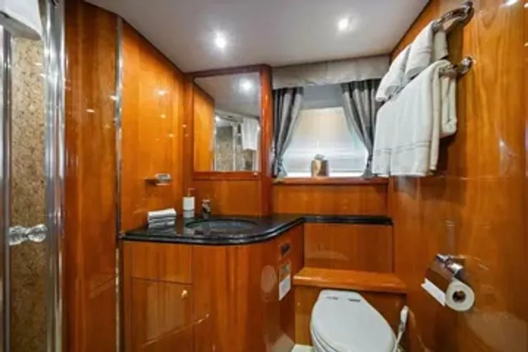 Slide: The Image of 2005 Sunseeker 82 Yacht - Image 35 - 35